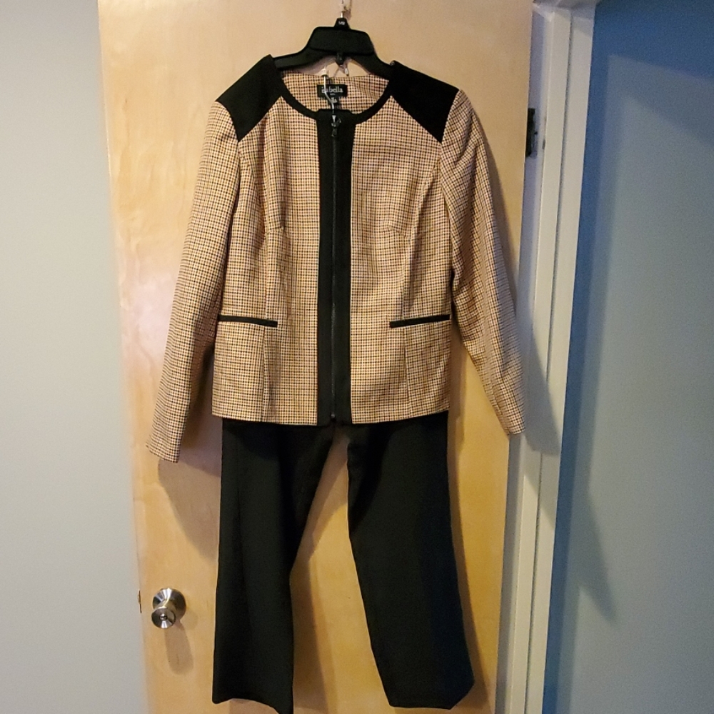 Isabella Women's Suit